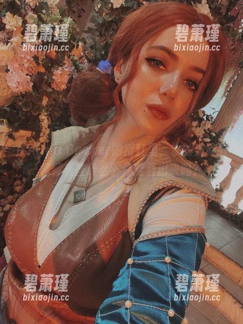 在Alina Becker的浴缸里，水的波动好像藏着些什么，你能看出来吗？